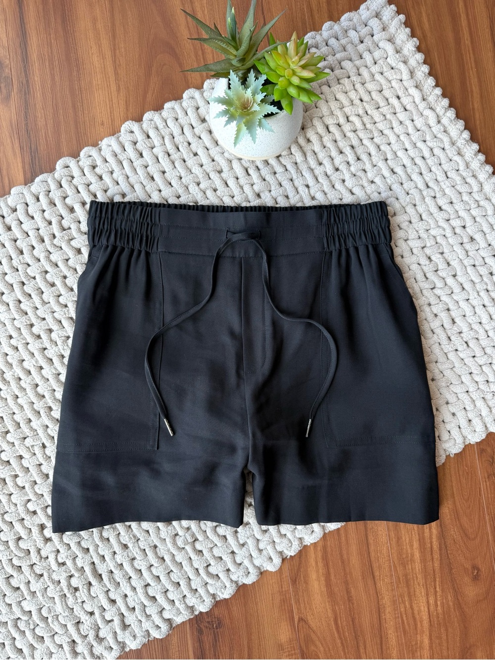 Simply Vera Wang | Women’s Square Pocket Pull On Shorts | Black | X-Small